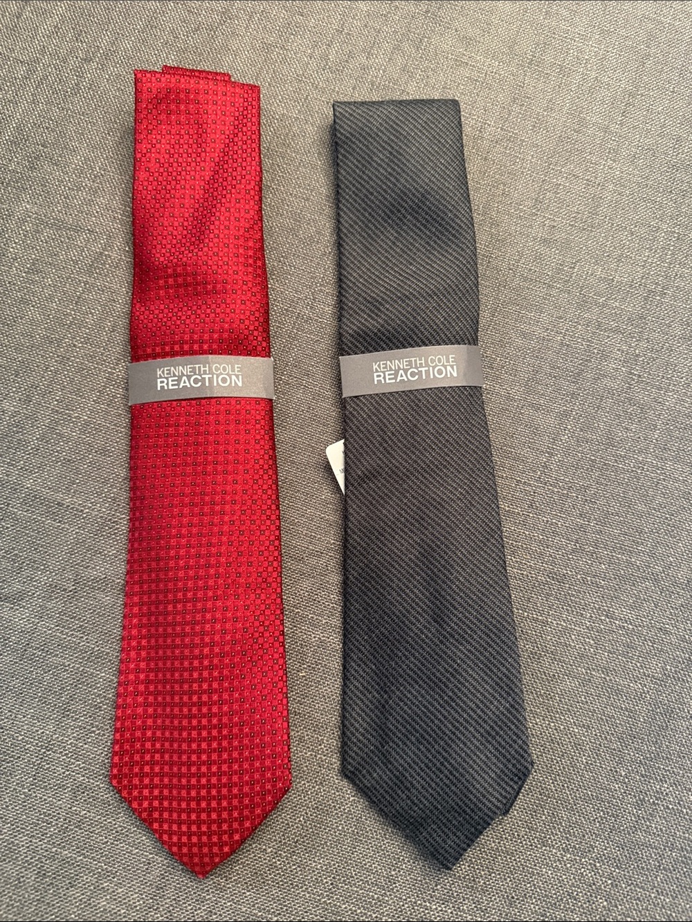 Kenneth Cole Reaction Red and Black Patterned Silk Tie Set
